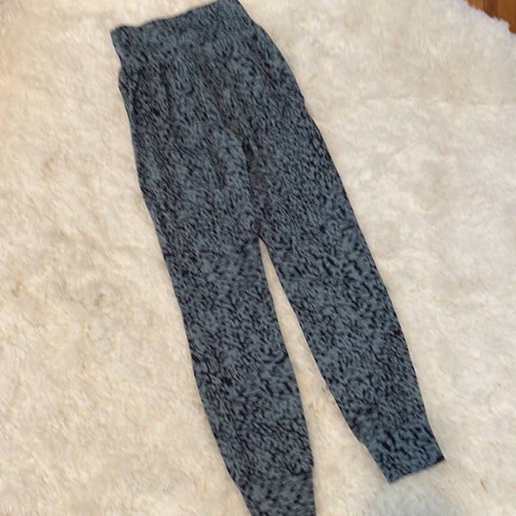 Athleta leopard joggers!! - Picture 5 of 13